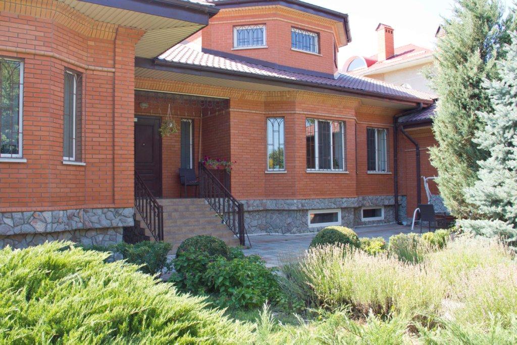 Дом на ул. Елочная, 380 м², 600 000$ — FAKTOR