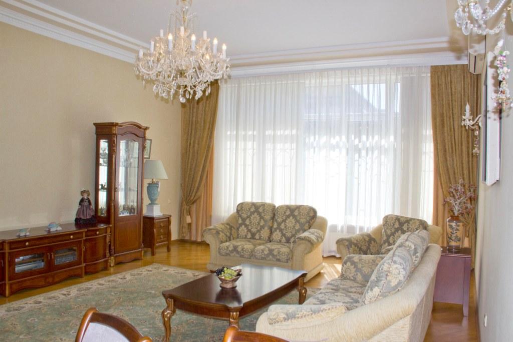 Дом на ул. Елочная, 380 м², 600 000$ — FAKTOR