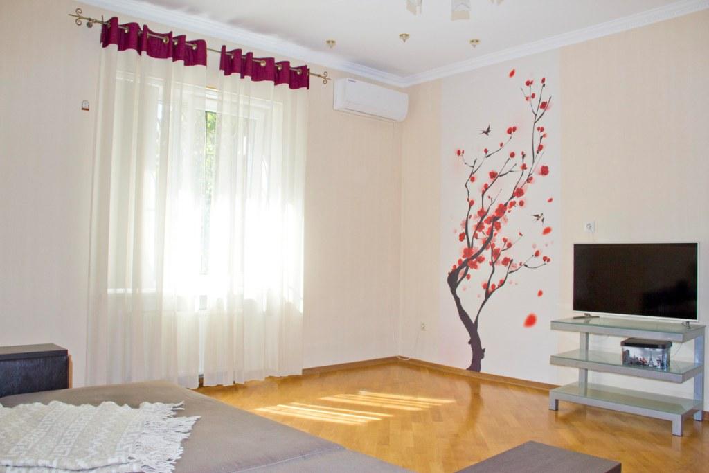 Дом на ул. Елочная, 380 м², 600 000$ — FAKTOR