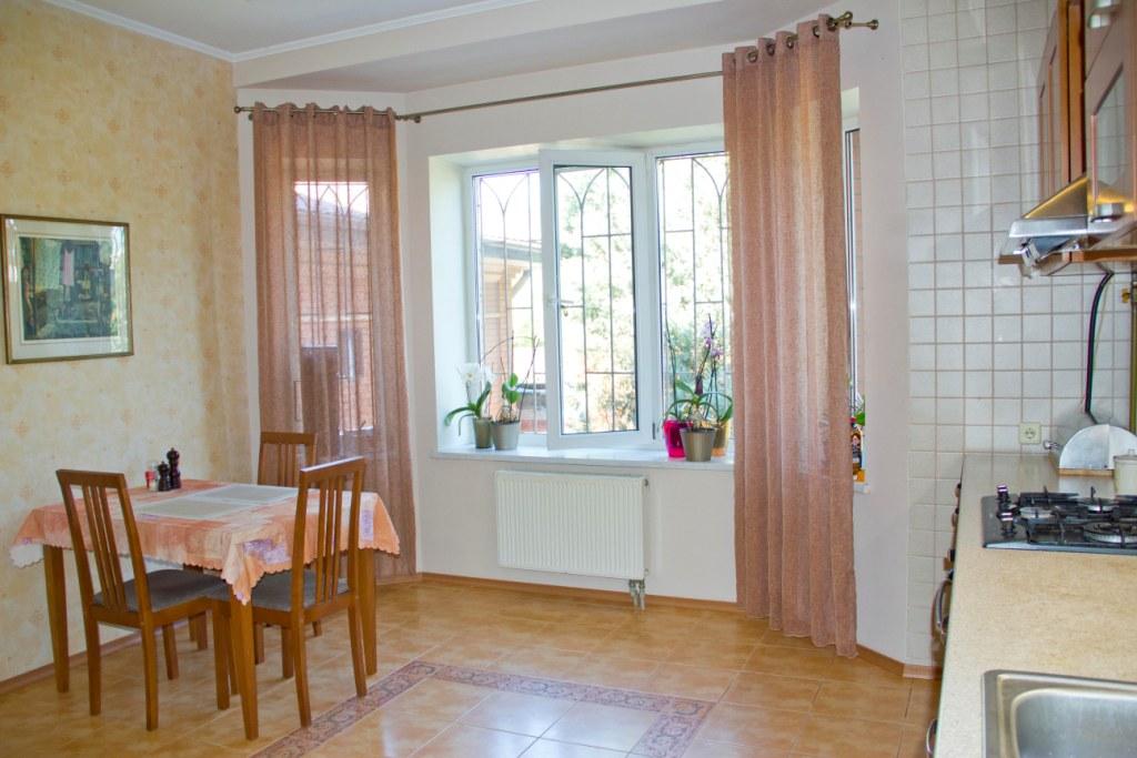 Дом на ул. Елочная, 380 м², 600 000$ — FAKTOR
