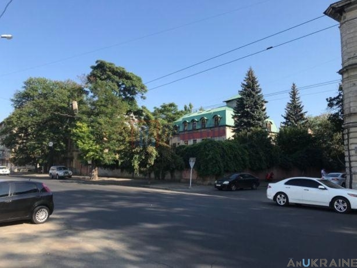 Коммерческая недвижимость на ул. Итальянский бульвар, 800 м², 2 200 000$ — FAKTOR