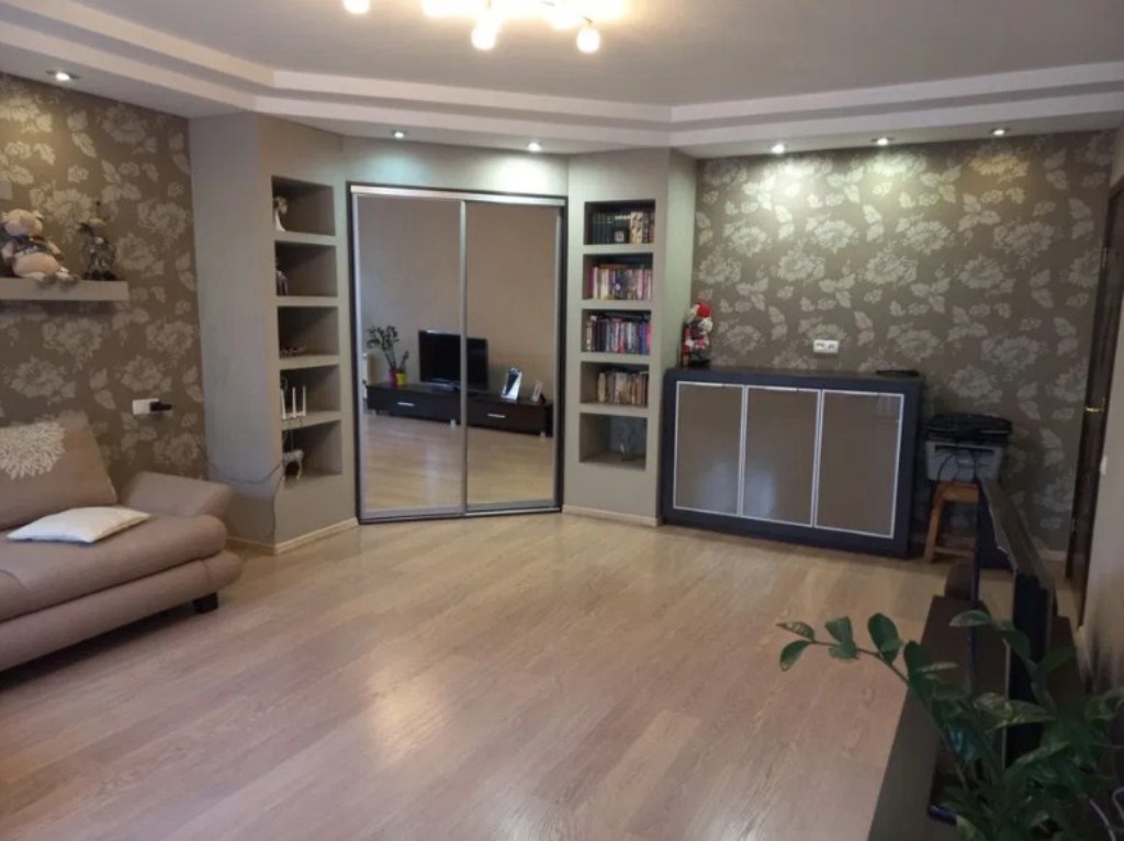 Квартира на вул. Новосельского, 127 м², 87 000$ — FAKTOR