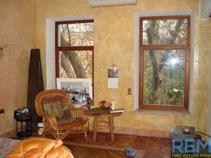 Квартира на вул. Ясная, 254 м², 230 000$ — FAKTOR