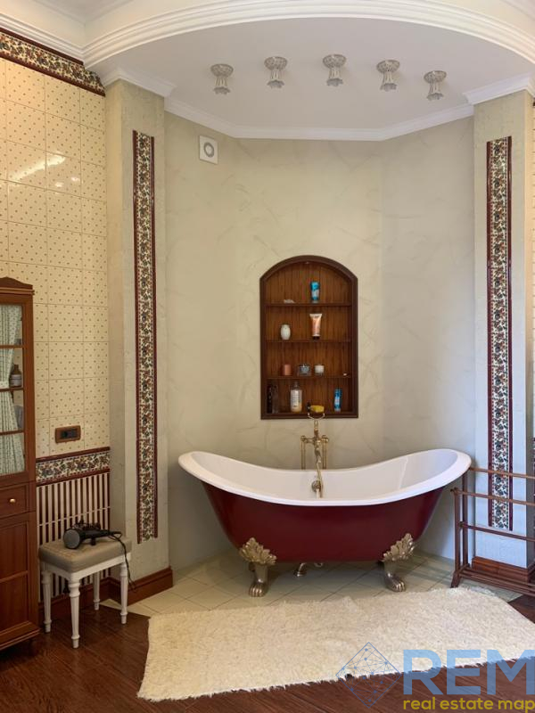 Дом на ул. Бернардацци, 600 м², 1 500 000$ — FAKTOR