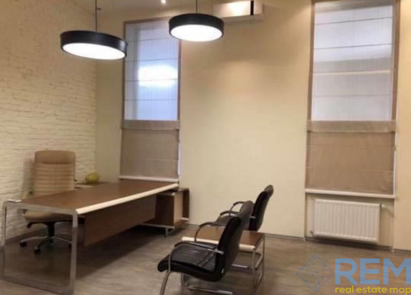 Коммерческая недвижимость на ул. Ясная, 312 м², 520 000$ — FAKTOR
