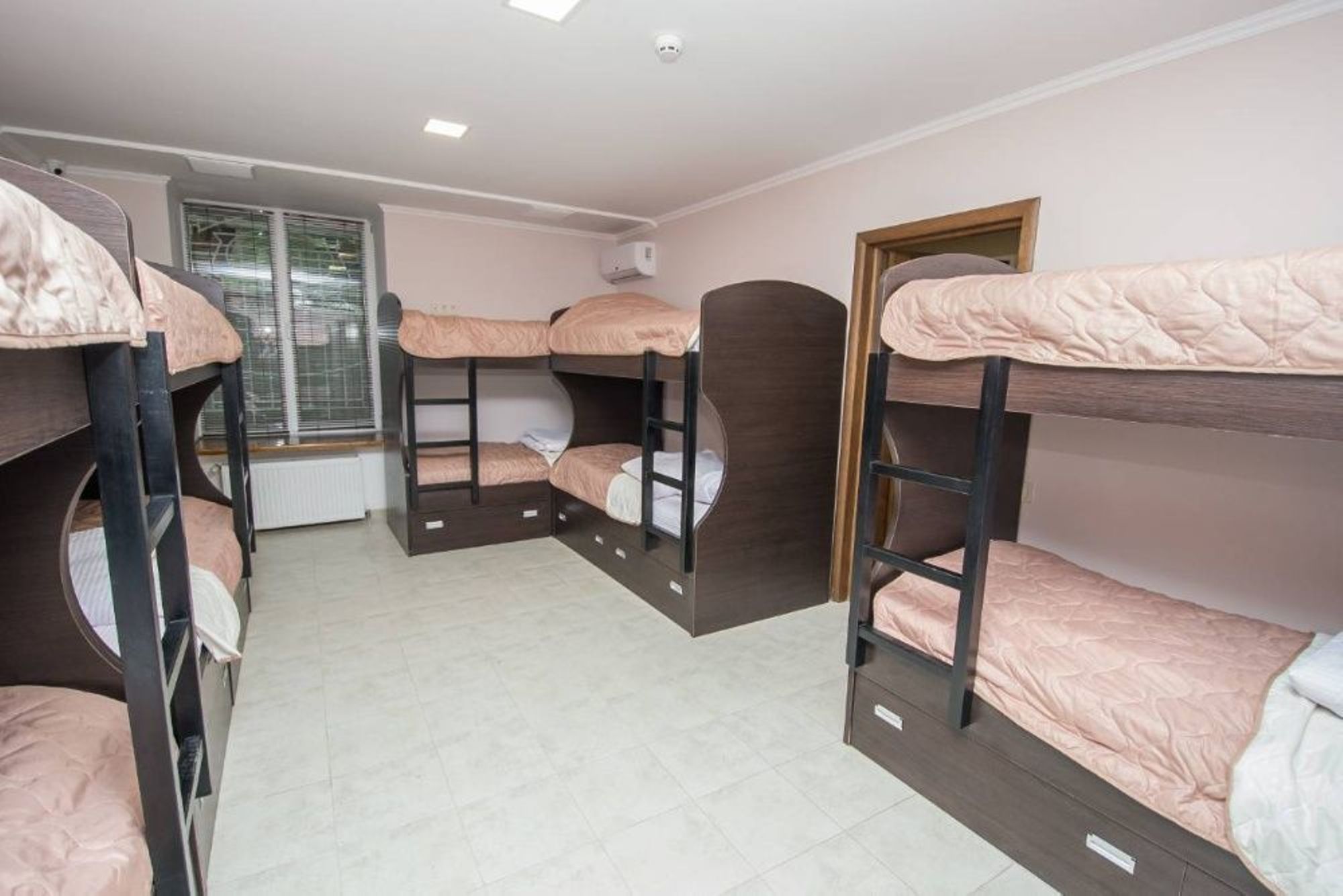 Коммерческая недвижимость на ул. Нежинская, 300 м², 500 000$ — FAKTOR