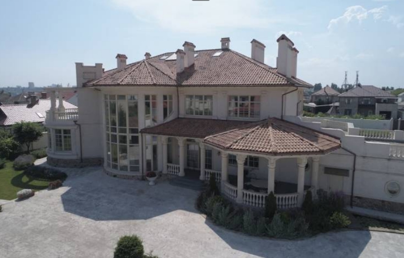 Дом на ул. Бризовая, 1200 м², 2 100 000$ — FAKTOR
