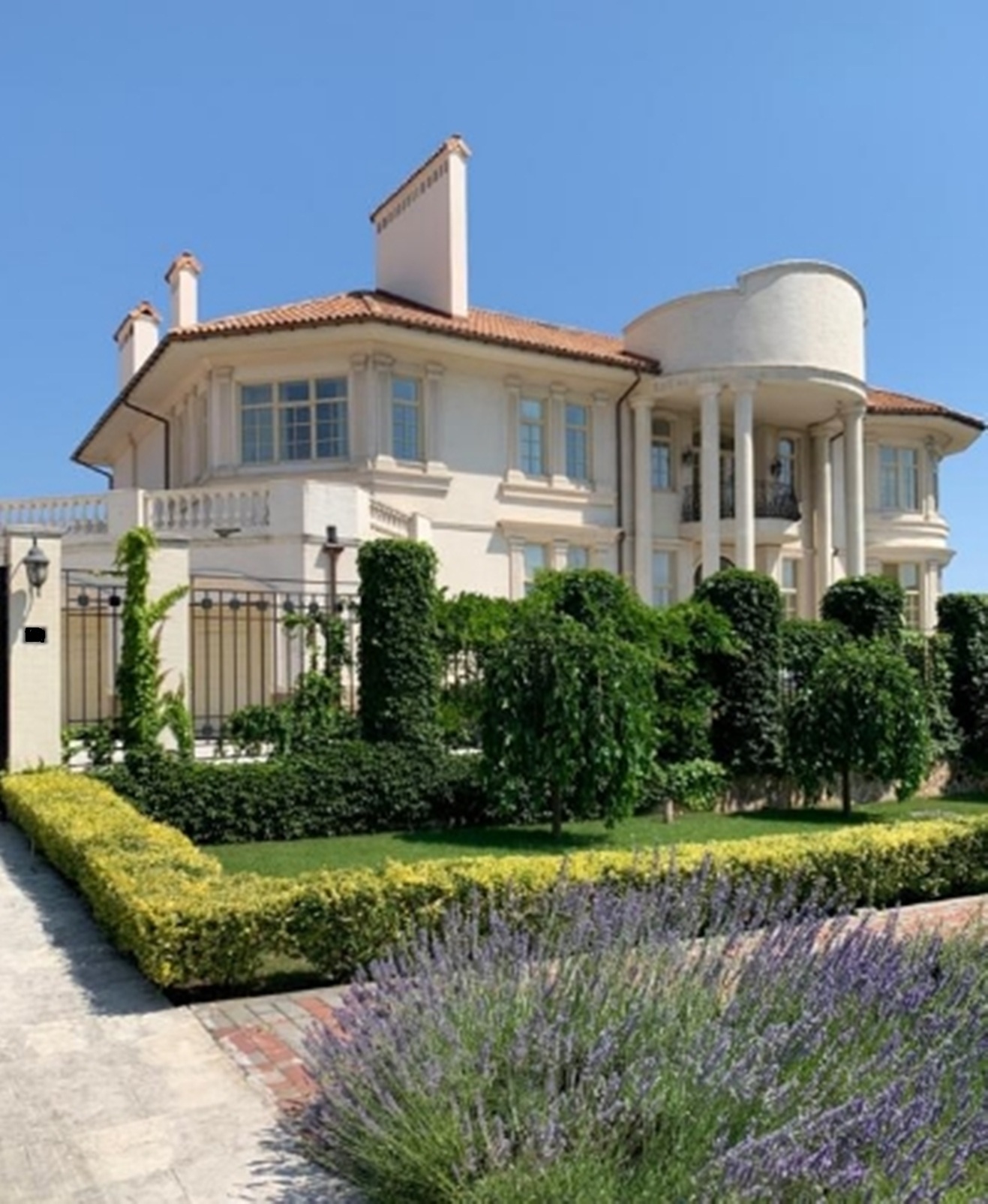 Дом на ул. Бризовая, 1200 м², 2 100 000$ — FAKTOR