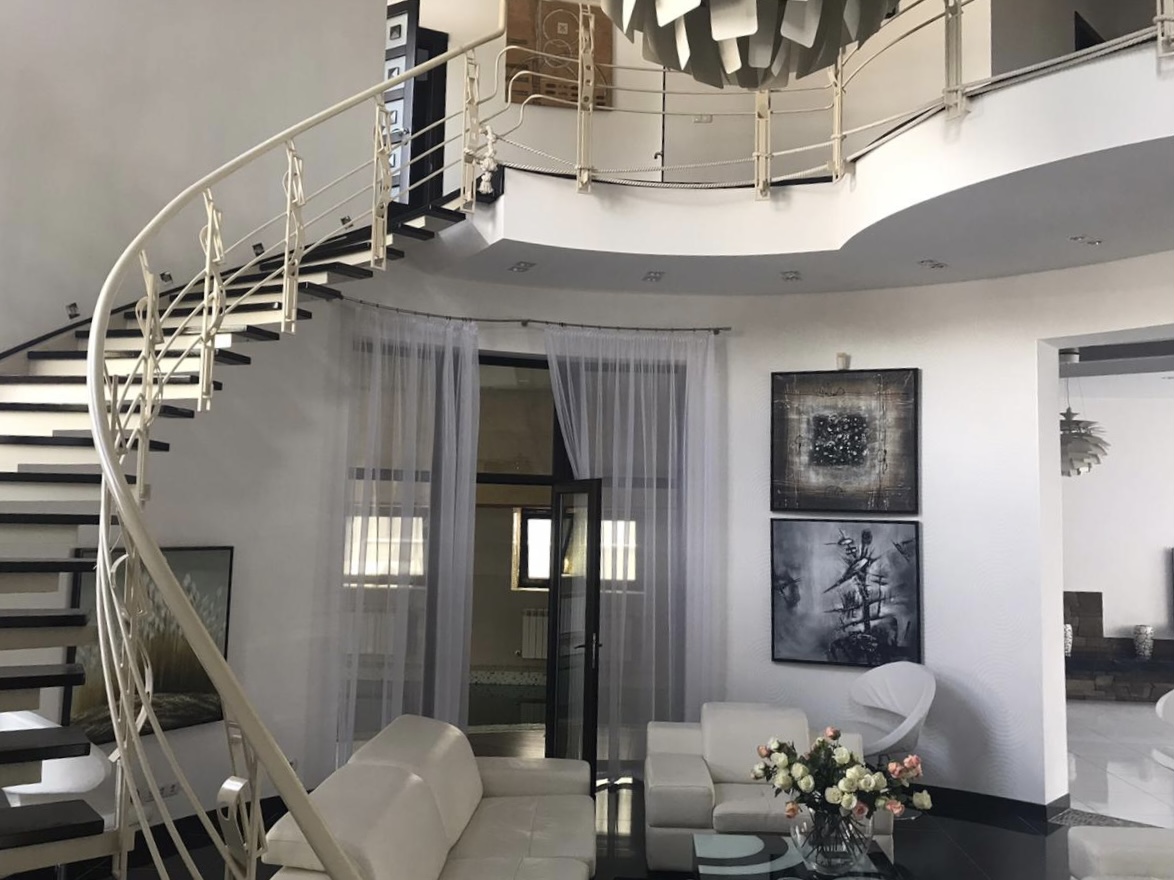 Дом на ул. Куприна, 670 м², 1 000 000$ — FAKTOR