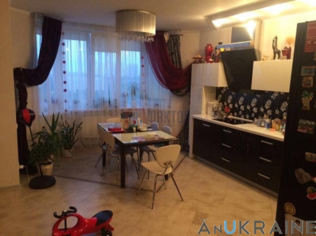 Квартира на вул. Среднефонтанская, 110 м², 97 000$ — FAKTOR