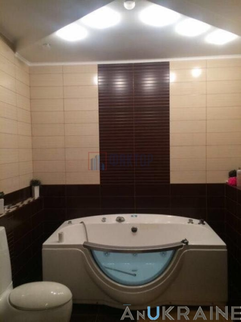 Квартира на вул. Среднефонтанская, 110 м², 97 000$ — FAKTOR