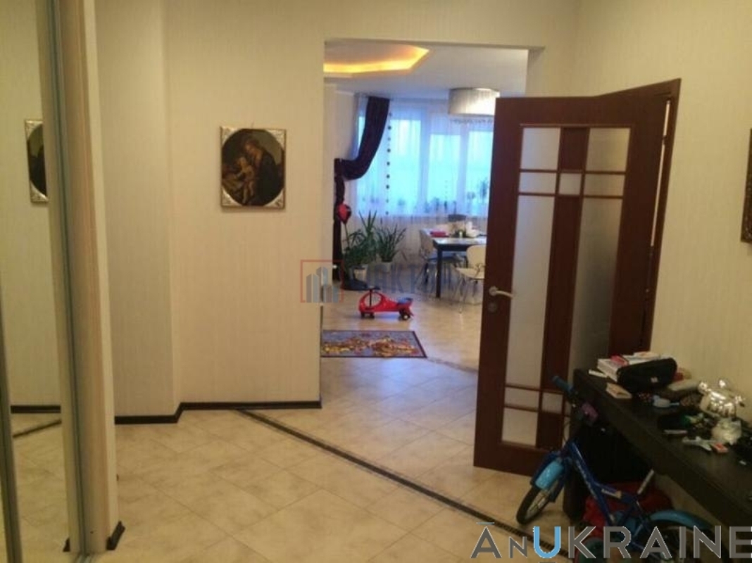Квартира на вул. Среднефонтанская, 110 м², 97 000$ — FAKTOR