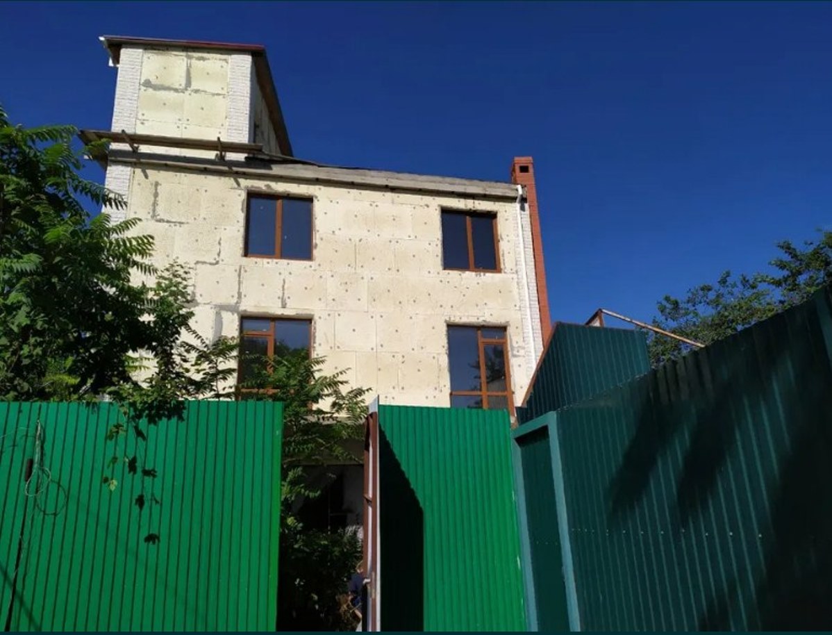 Дом на ул. Набережная, 250 м², 60 000$ — FAKTOR