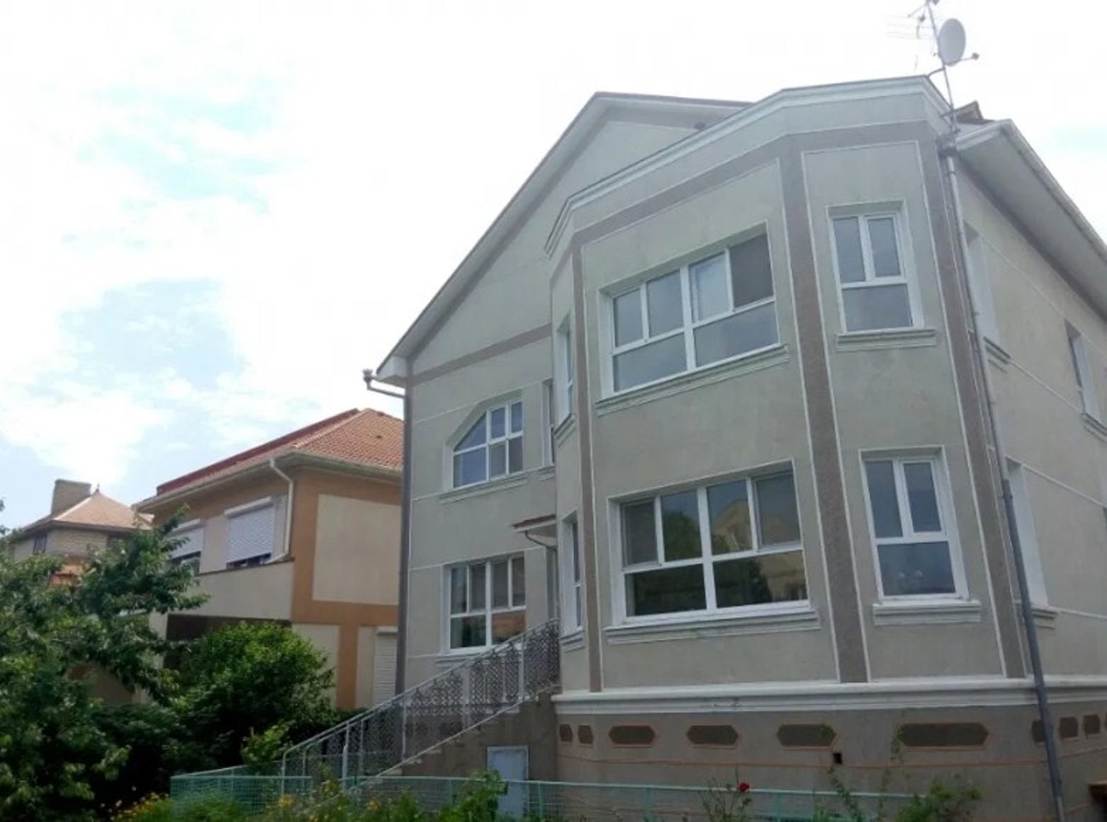 Дом на ул. Каштановая, 386 м², 200 000$ — FAKTOR