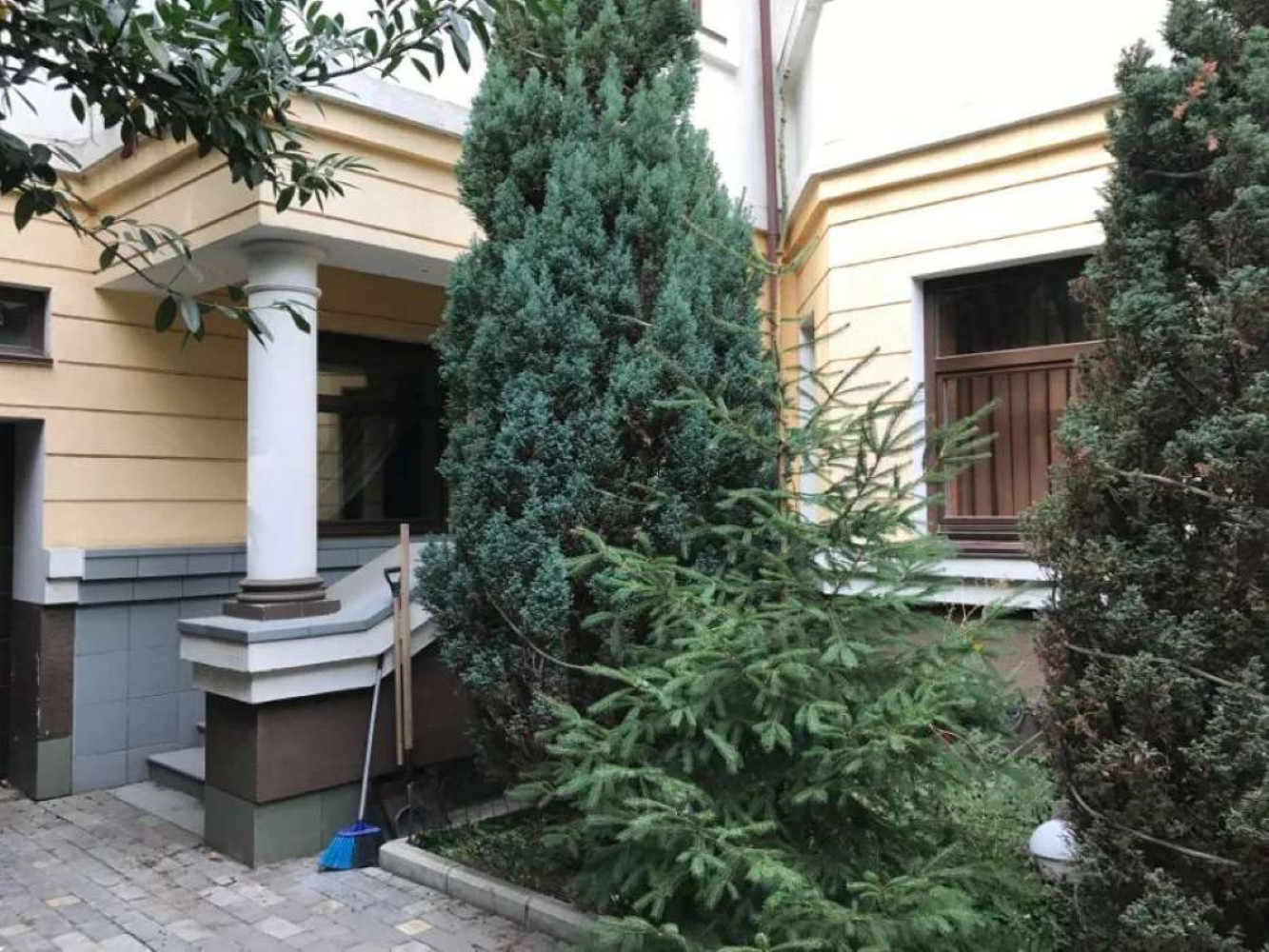 Дом на ул. Красный пер, 419 м², 1 800 000$ — FAKTOR