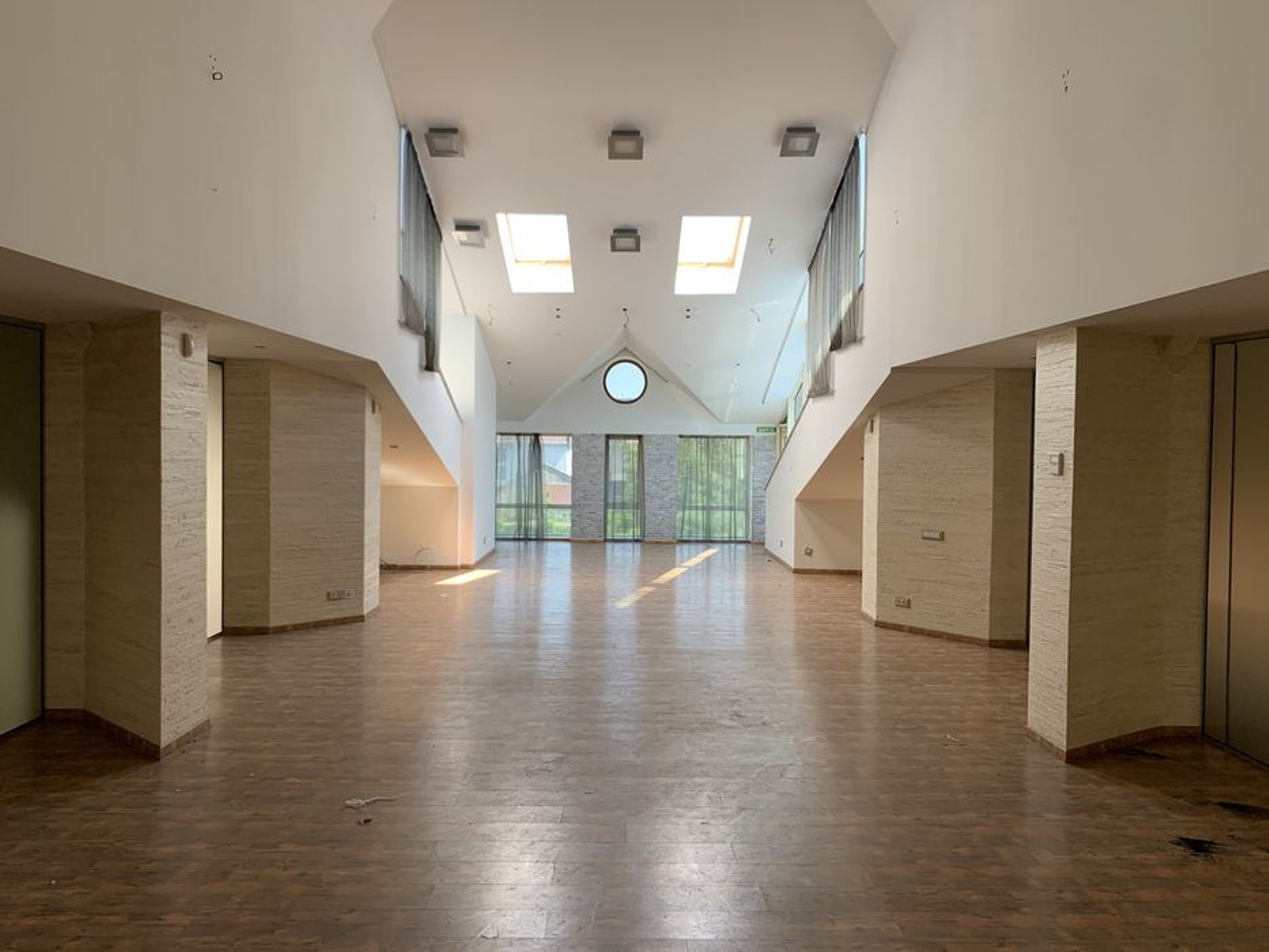 Коммерческая недвижимость на ул. Толбухина, 1510 м², 1 300 000$ — FAKTOR