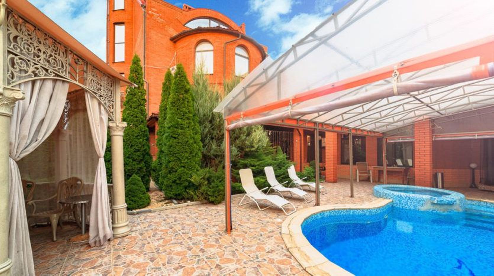Коммерческая недвижимость на ул. Солнечная (Совиньон), 1115 м², 610 000$ — FAKTOR