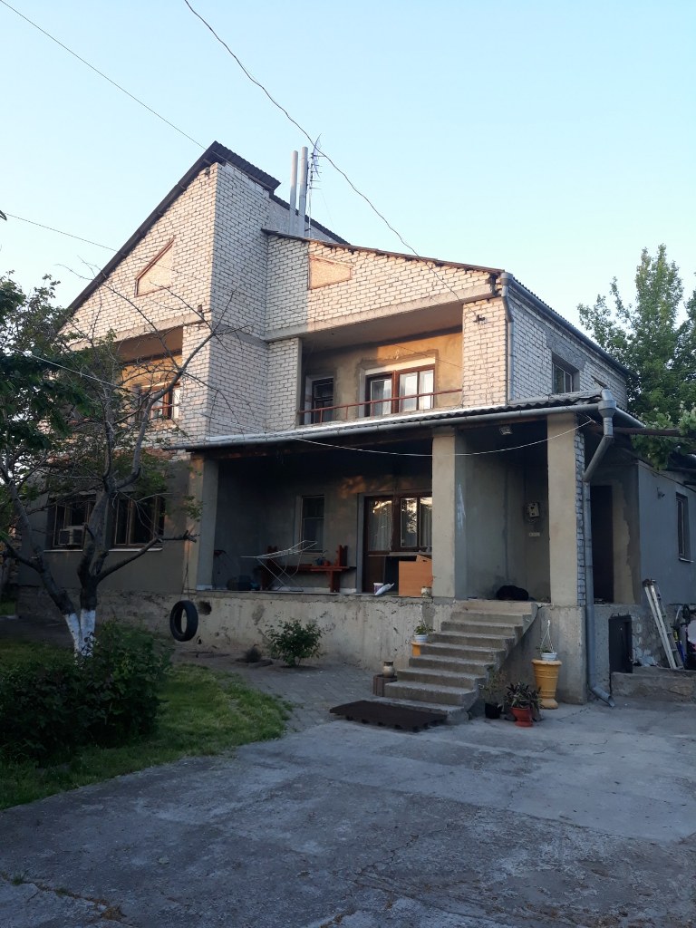 Дом на ул. Людмилы Гинзбург пер, 217 м², 125 000$ — FAKTOR
