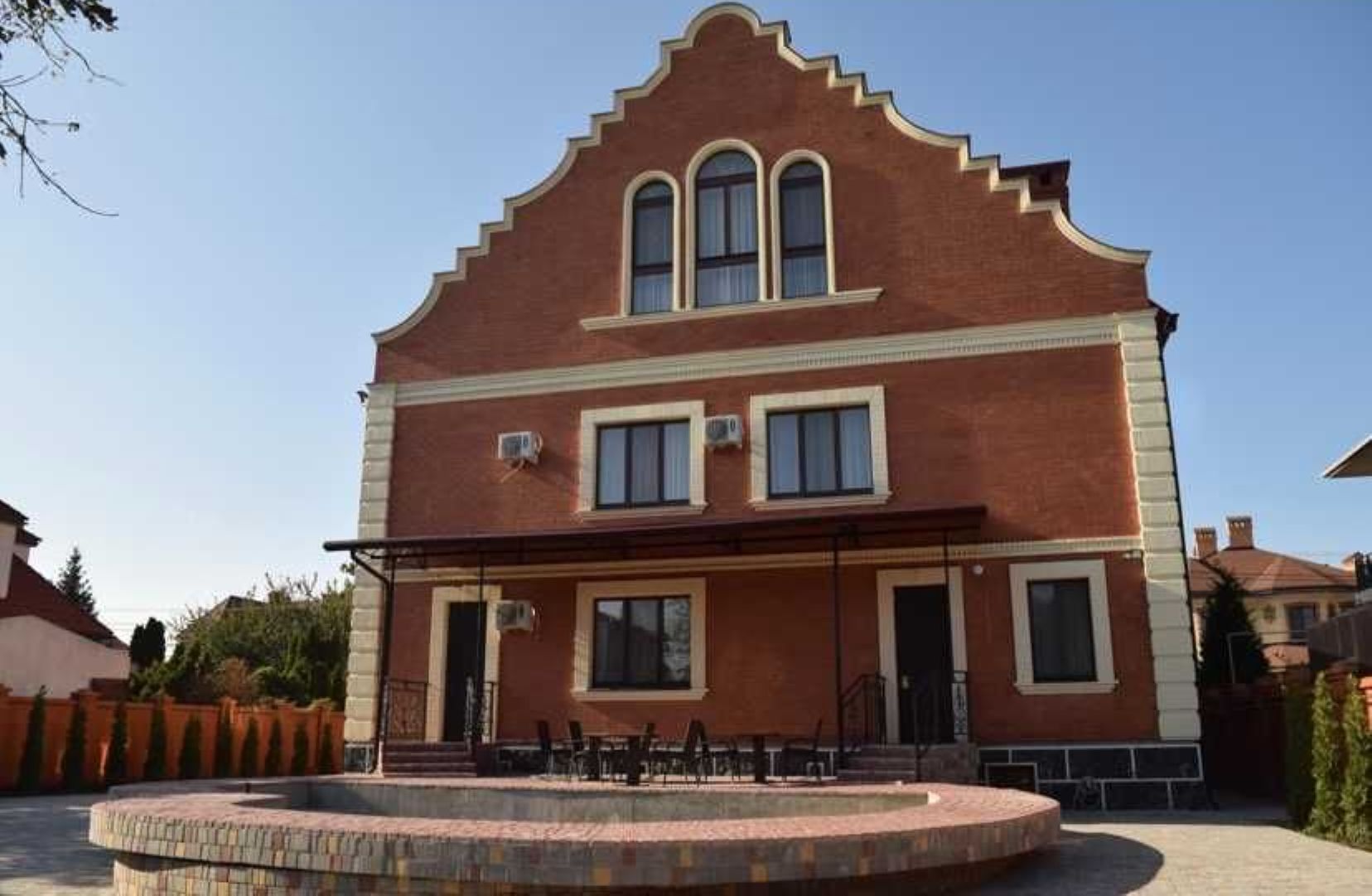 Коммерческая недвижимость на ул. Вишневая, 750 м², 750 000$ — FAKTOR