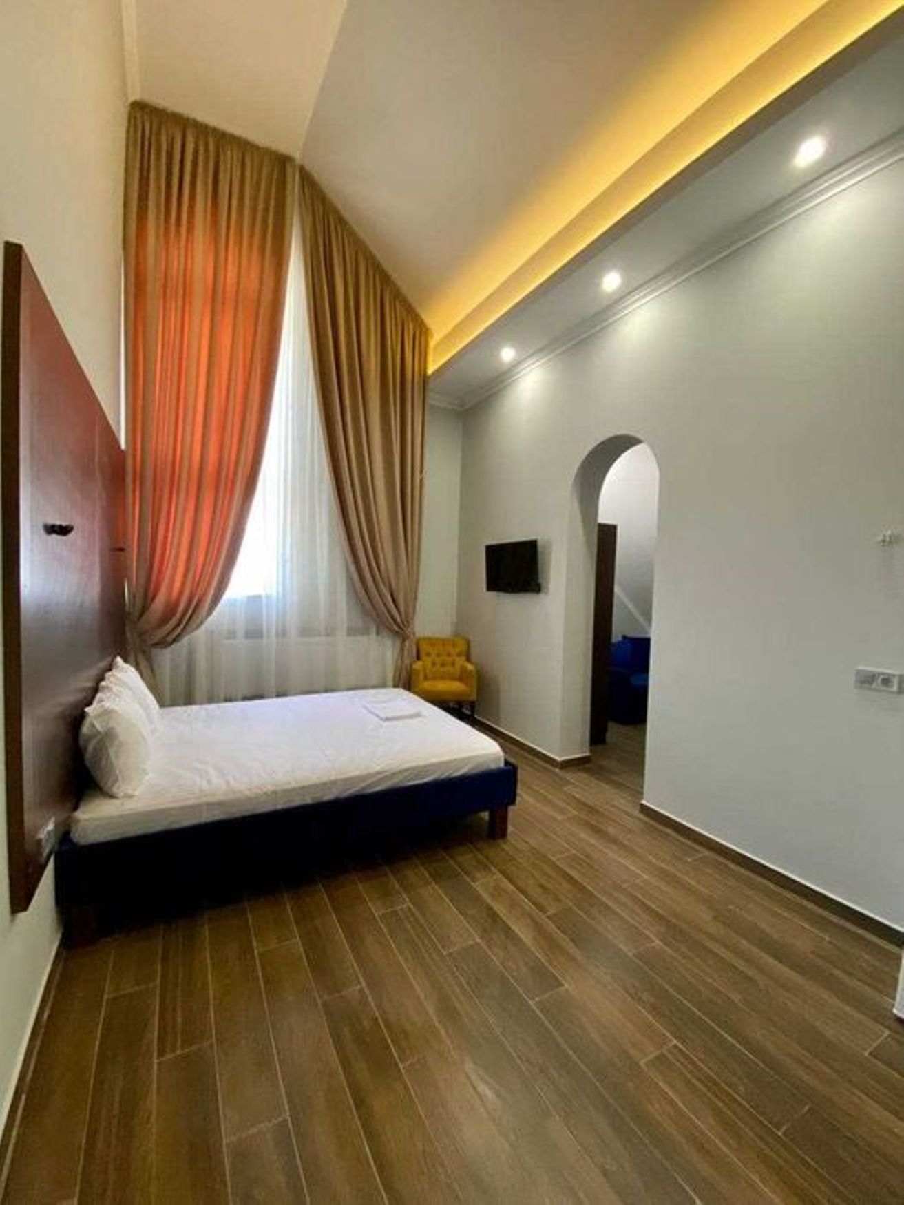 Коммерческая недвижимость на ул. Вишневая, 750 м², 750 000$ — FAKTOR