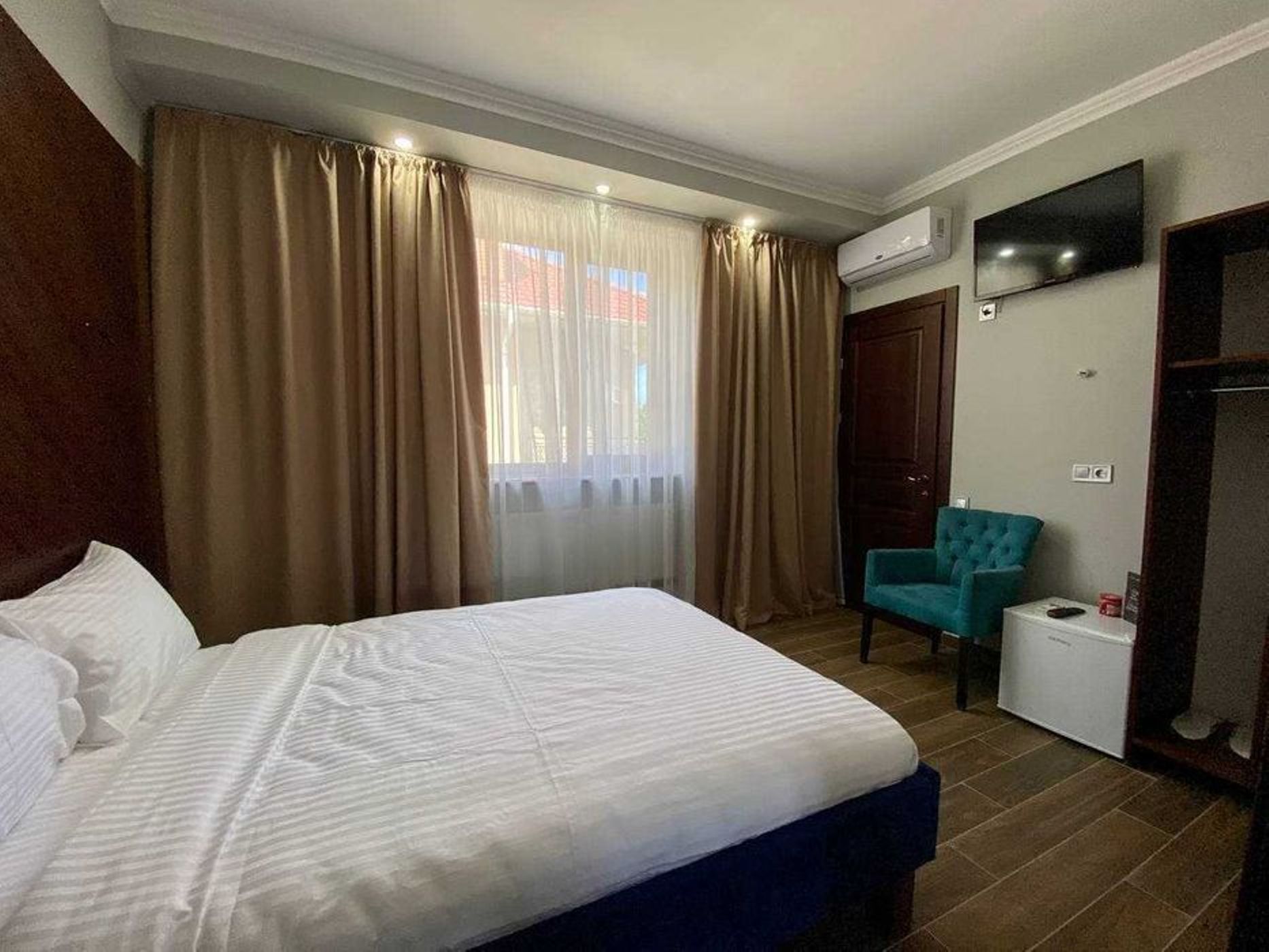 Коммерческая недвижимость на ул. Вишневая, 750 м², 750 000$ — FAKTOR