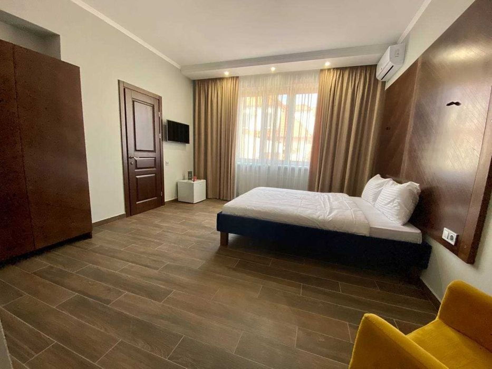 Коммерческая недвижимость на ул. Вишневая, 750 м², 750 000$ — FAKTOR