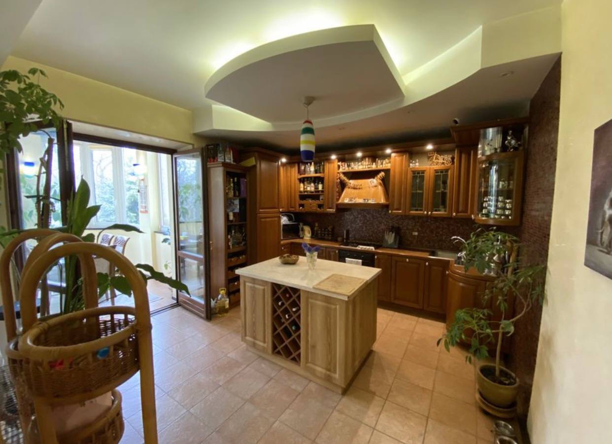 Квартира на ул. Шевченко проспект, 135 м², 270 000$ — FAKTOR