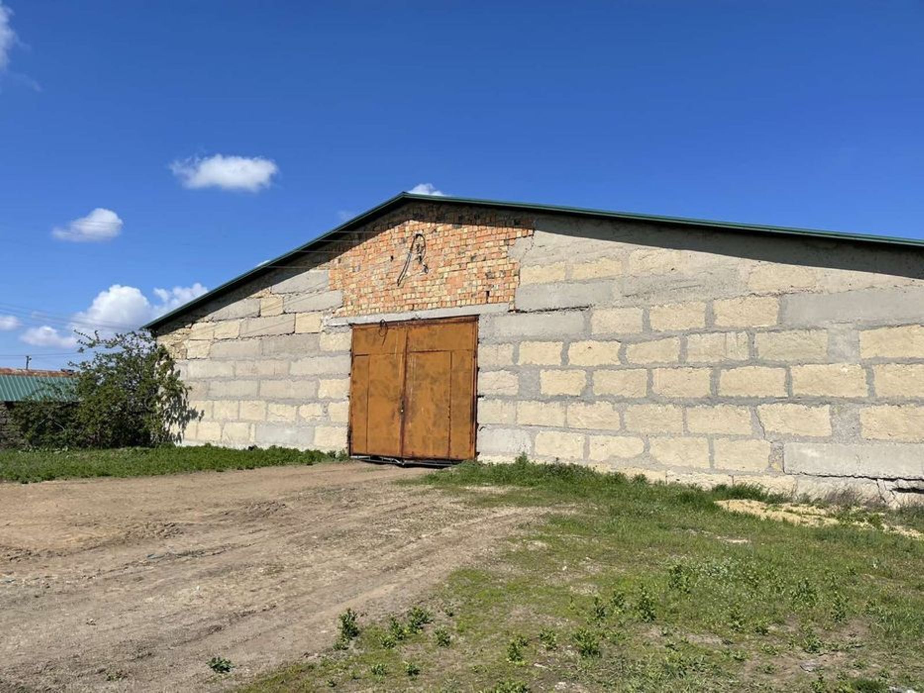 Коммерческая недвижимость на ул. Маякская, 2000 м², 195 000$ — FAKTOR