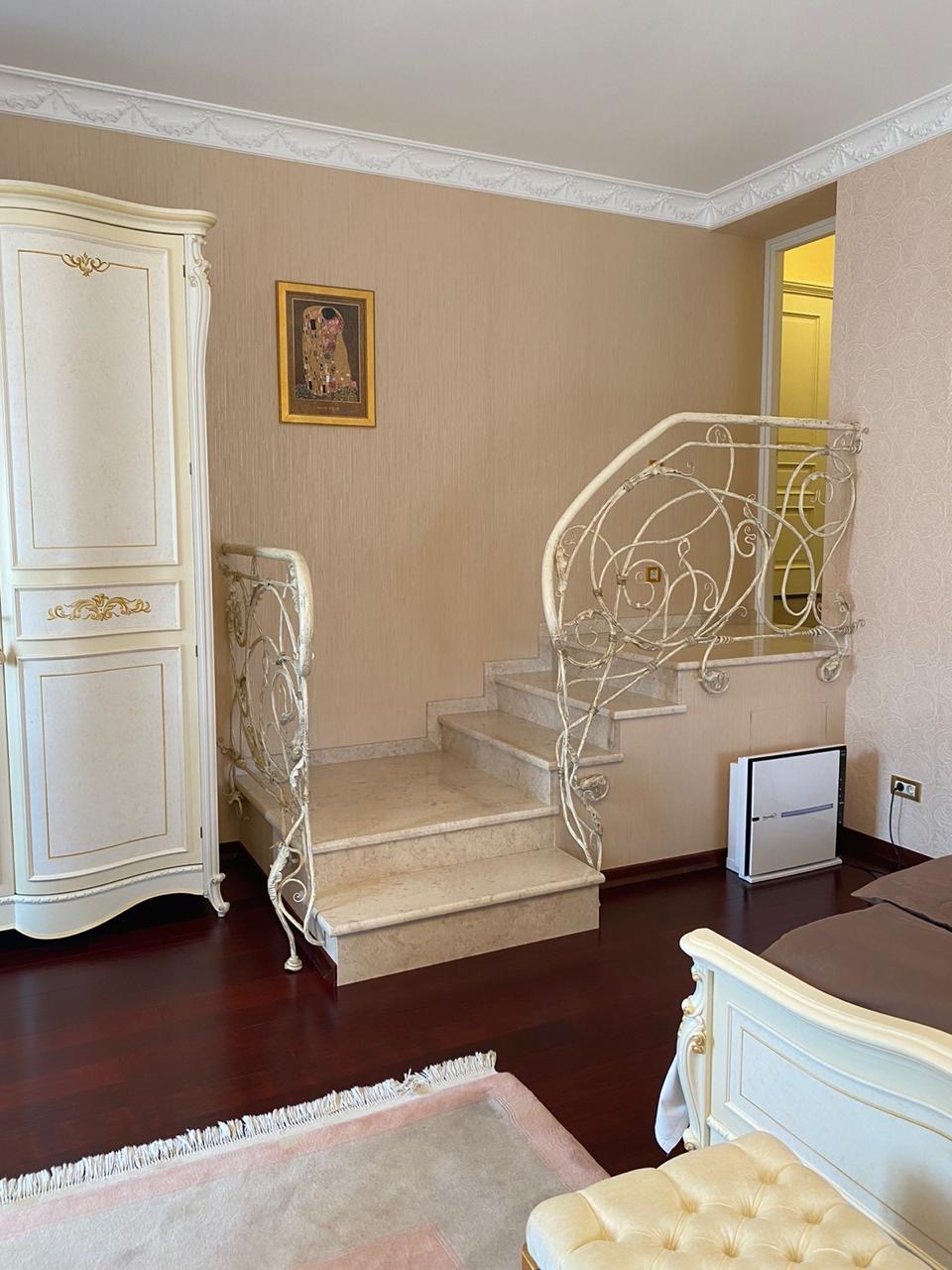 Дом на ул. Фонтанская дорога (Киевский), 530 м², 2 000 000$ — FAKTOR