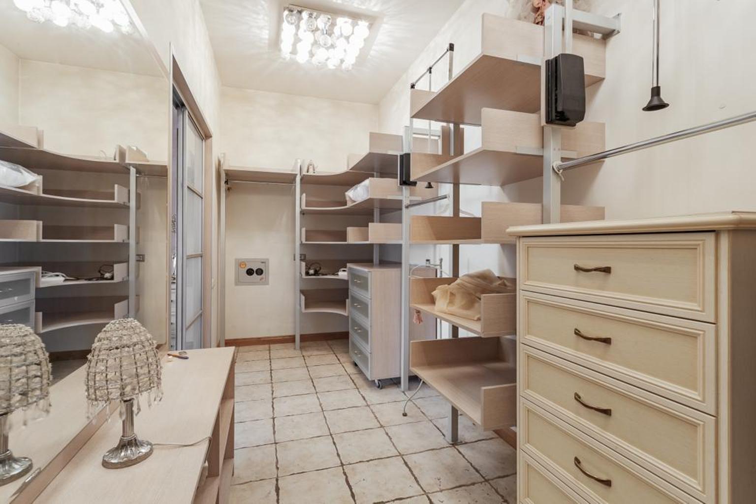 Квартира на ул. Юрия Олеши, 213 м², 350 000$ — FAKTOR