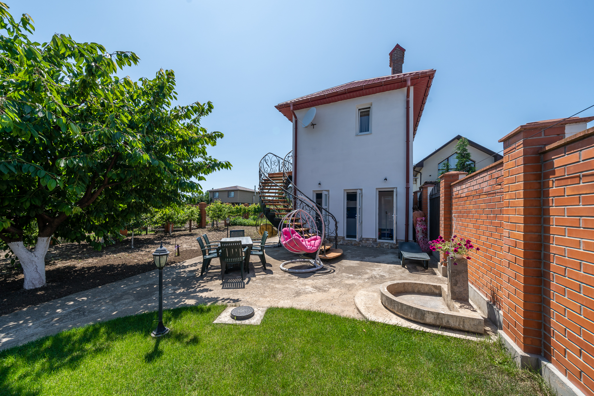 Дом на ул. Хуторская, 330 м², 300 000$ — FAKTOR