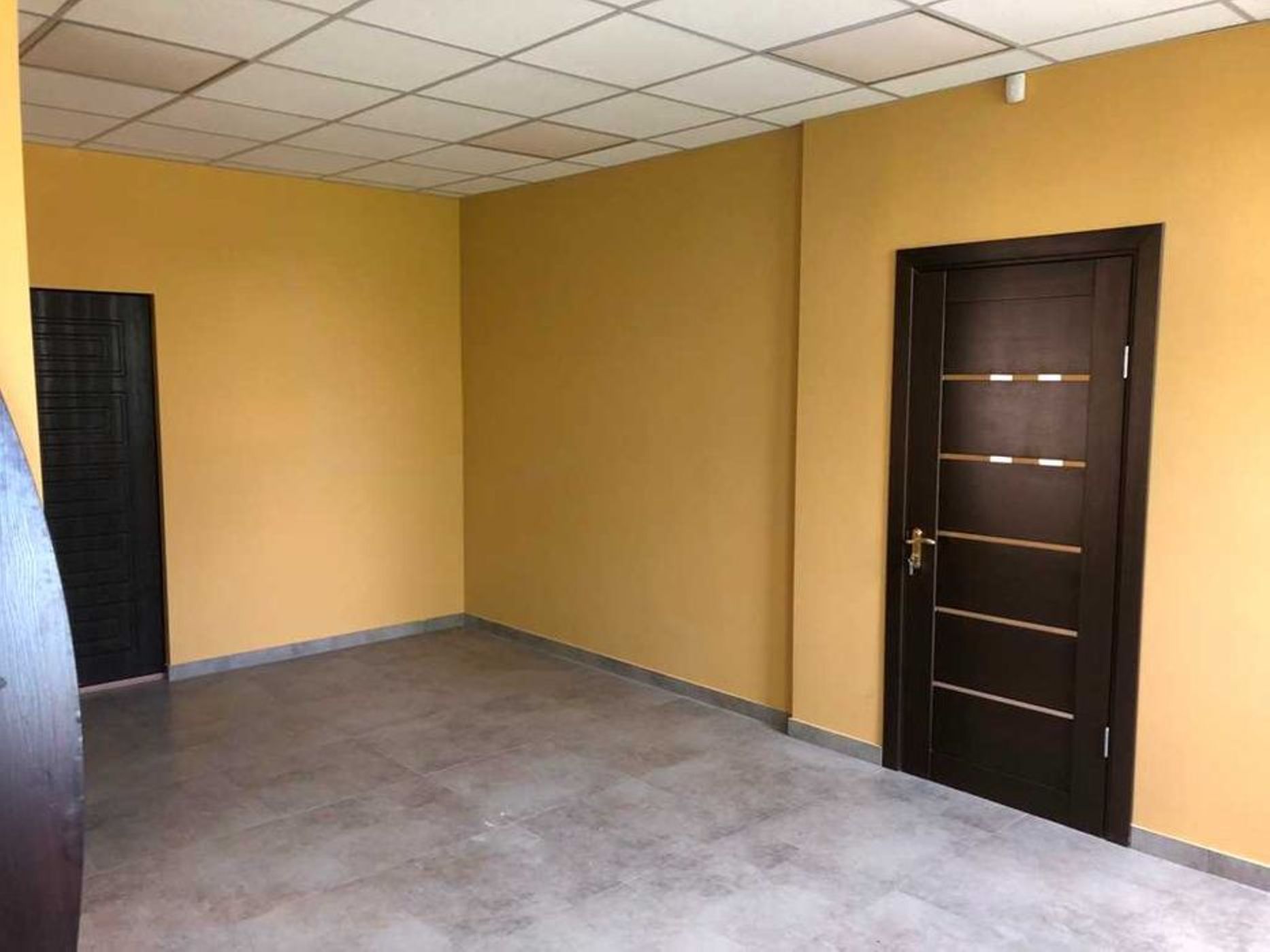 Коммерческая недвижимость на ул. Известковая, 1200 м², 310 000$ — FAKTOR