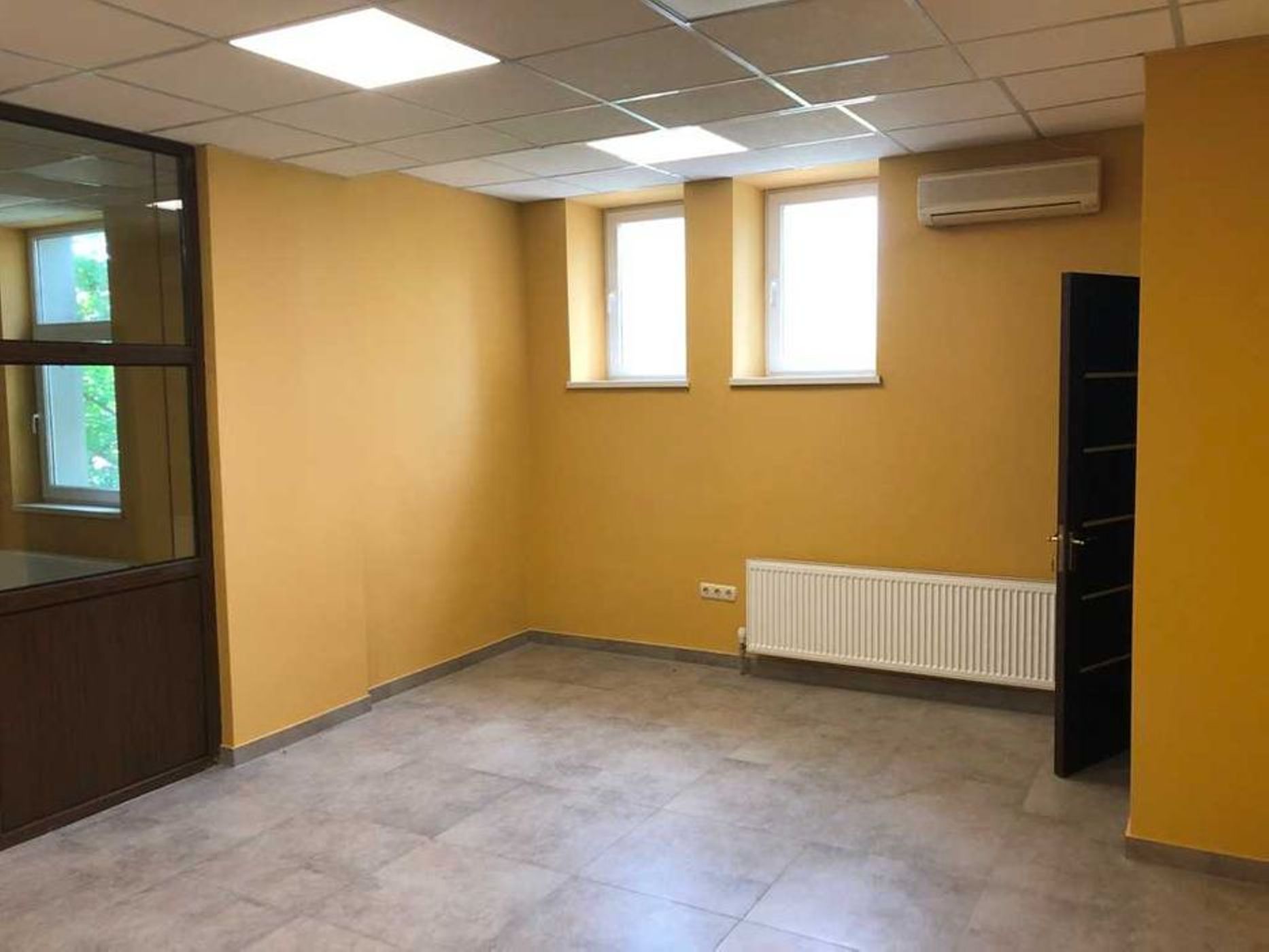 Коммерческая недвижимость на ул. Известковая, 1200 м², 310 000$ — FAKTOR
