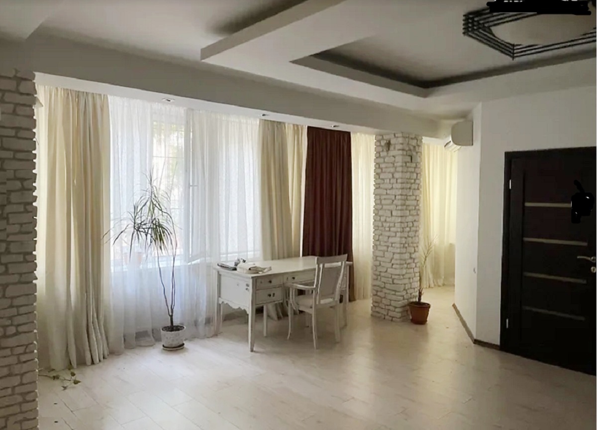 Квартира на вул. Маловского, 98 м², 80 000$ — FAKTOR