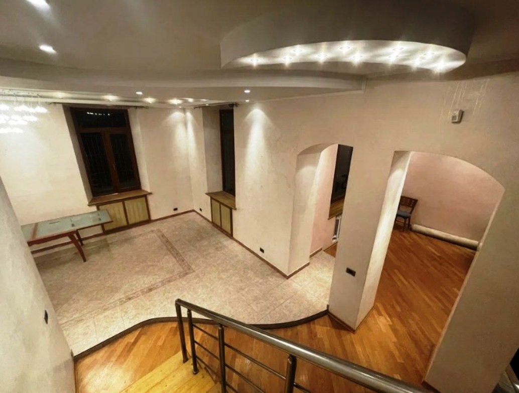 Квартира на ул. Пироговская, 293 м², 140 000$ — FAKTOR