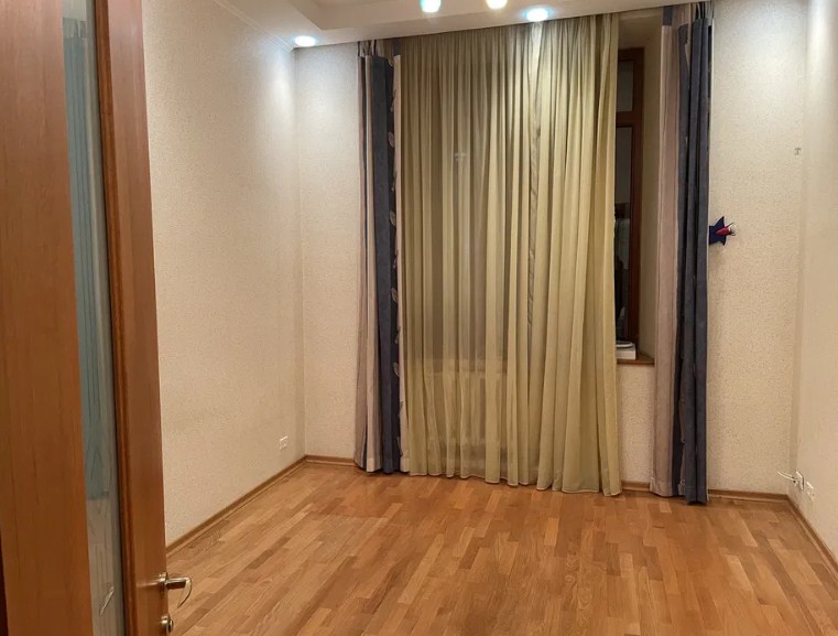 Квартира на вул. Пироговская, 293 м², 140 000$ — FAKTOR