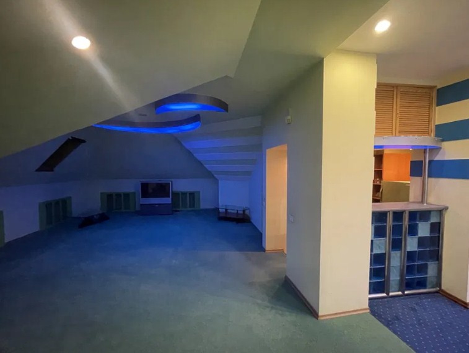 Квартира на вул. Пироговская, 293 м², 140 000$ — FAKTOR