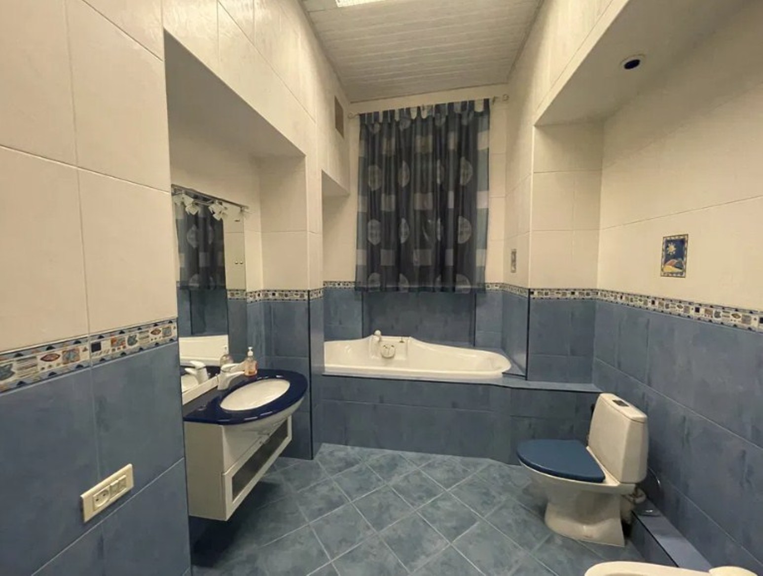 Квартира на вул. Пироговская, 293 м², 140 000$ — FAKTOR