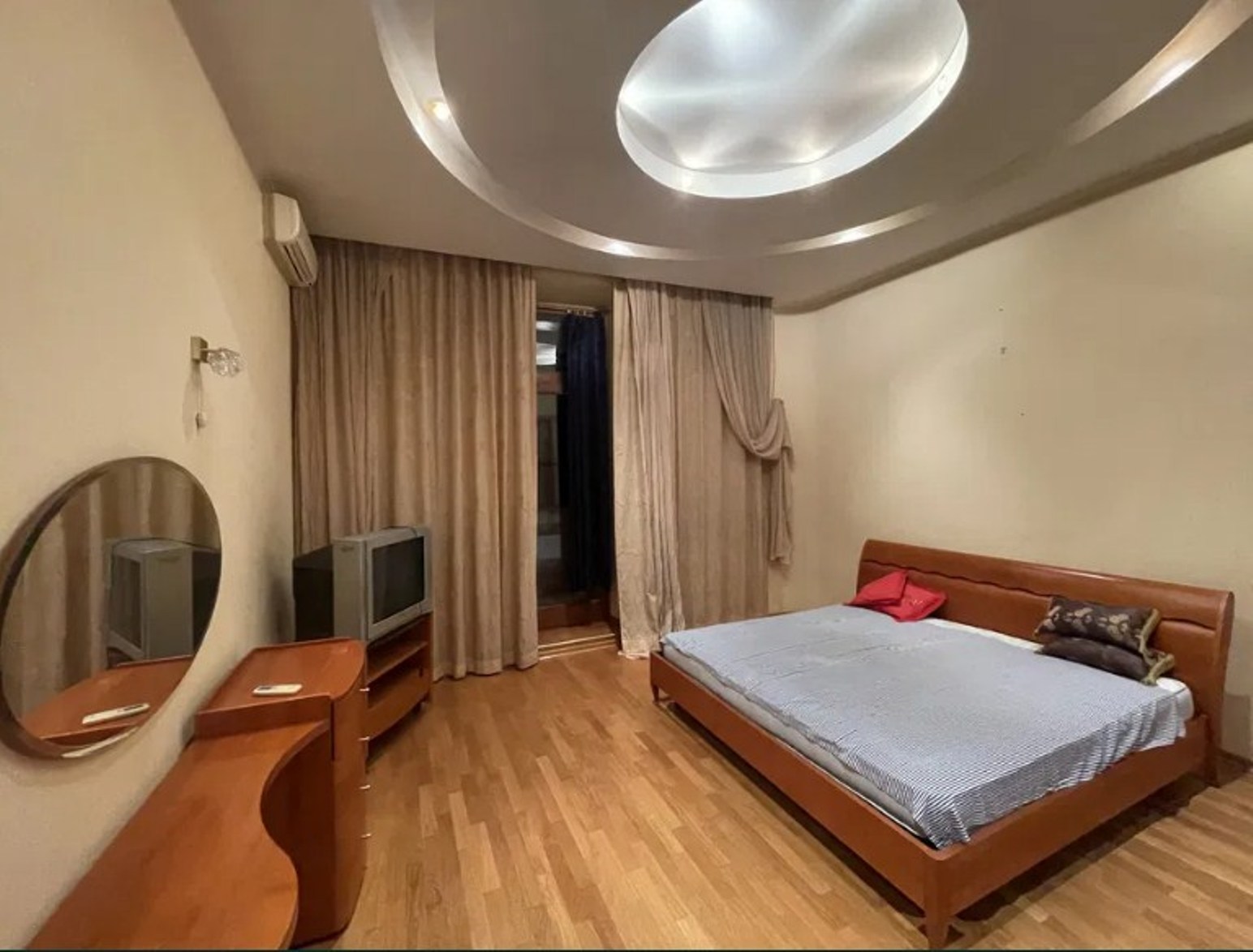 Квартира на вул. Пироговская, 293 м², 140 000$ — FAKTOR