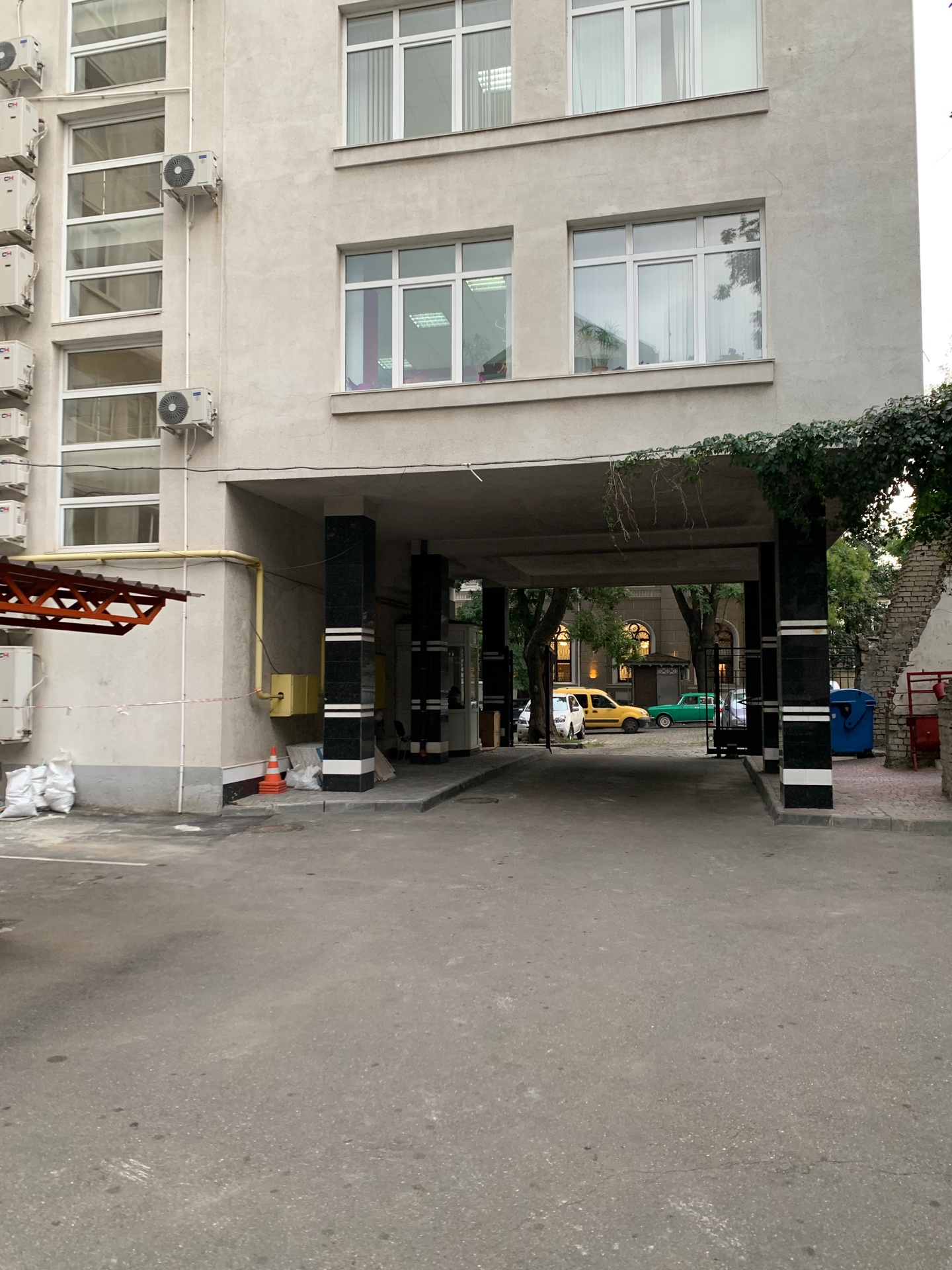 Коммерческая недвижимость на ул. Еврейская, 1745 м², 2 700 000$ — FAKTOR
