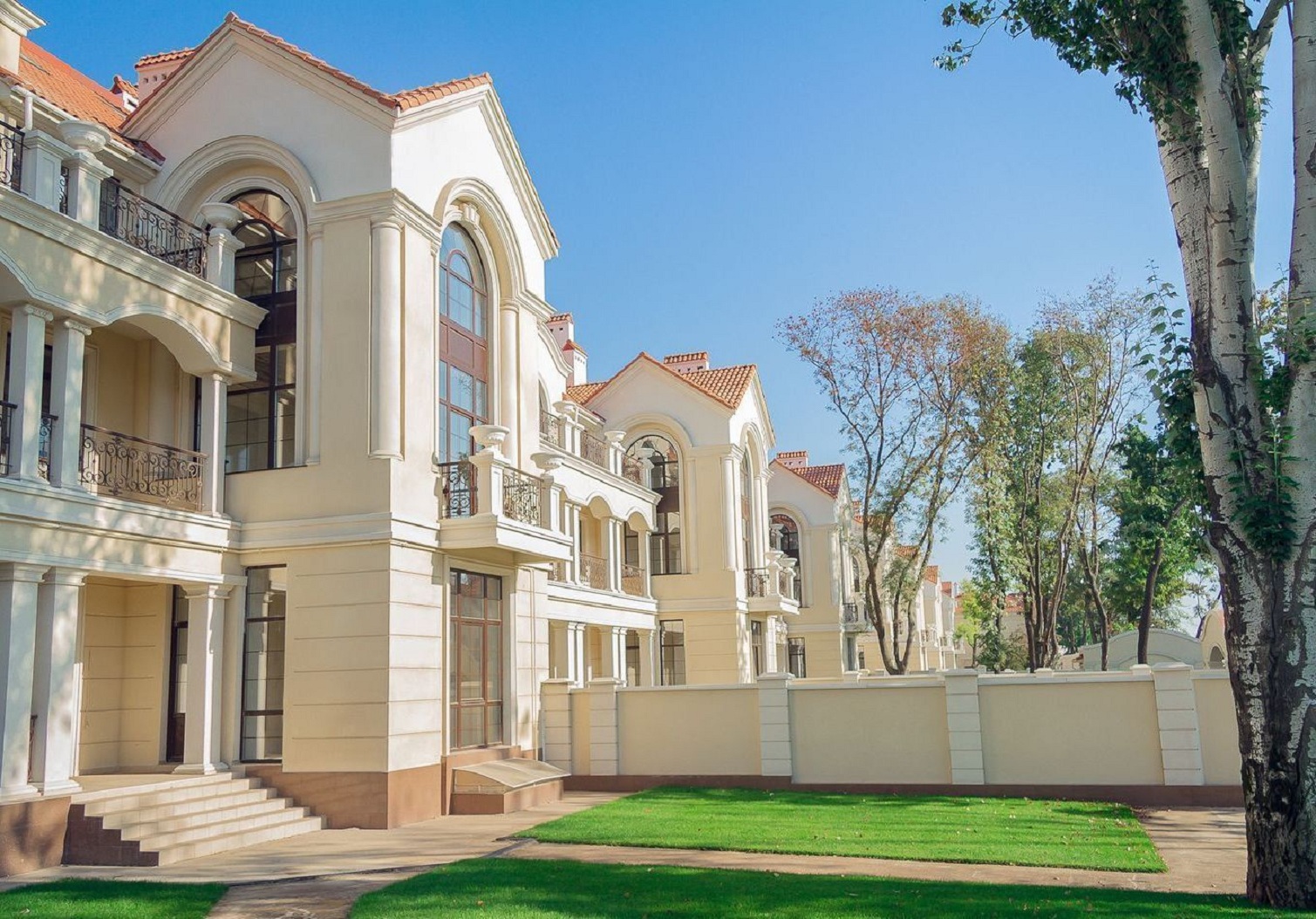 Дом на ул. Французский бульвар, 624 м², 2 200 000$ — FAKTOR
