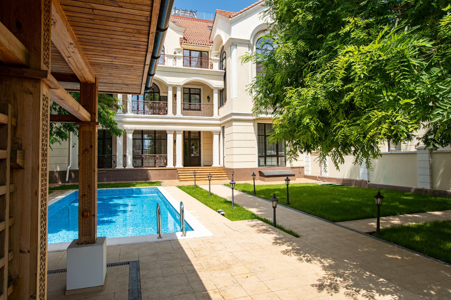 Дом на ул. Французский бульвар, 624 м², 2 200 000$ — FAKTOR