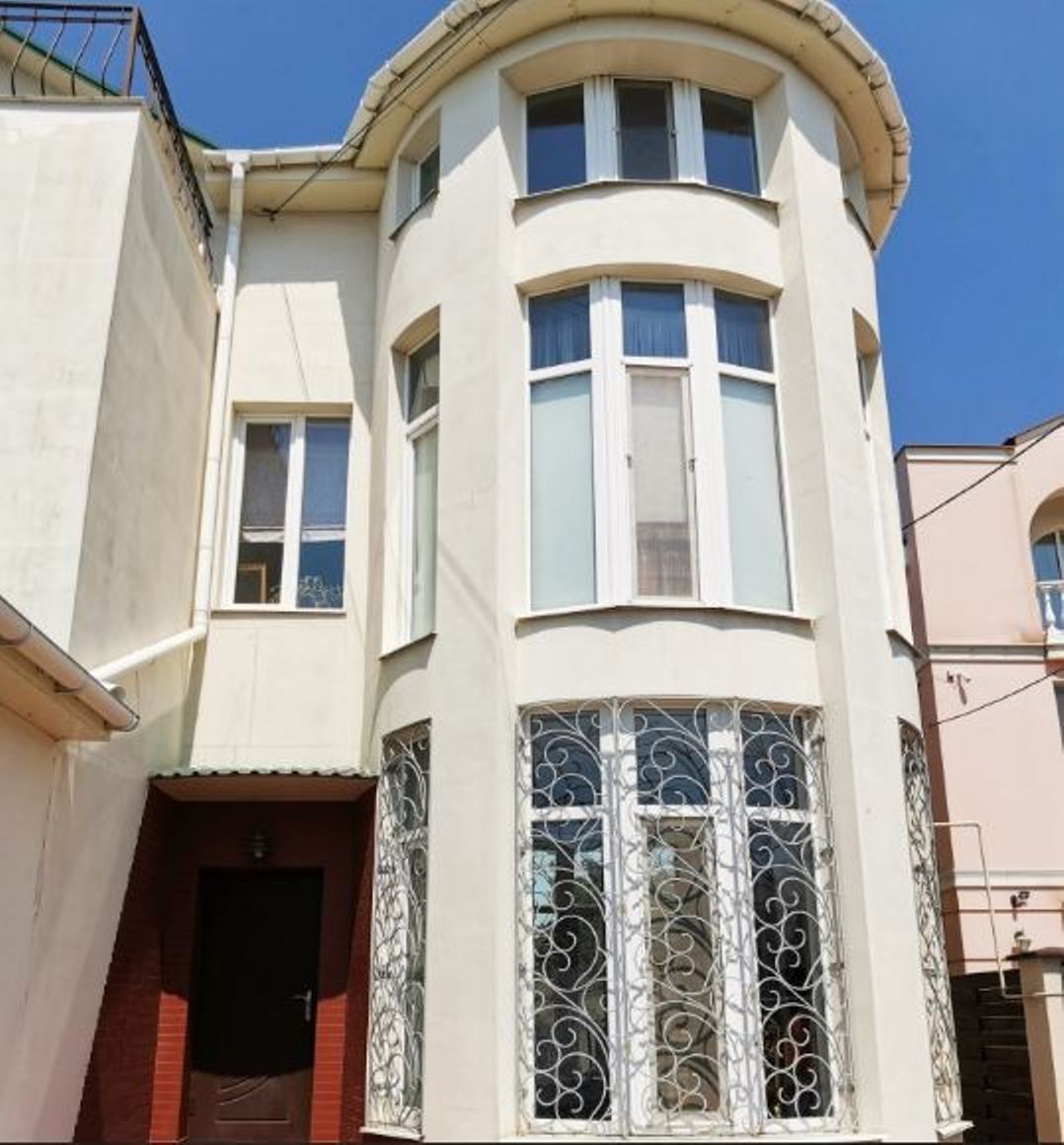 Дом на ул. Парниковая, 500 м², 310 000$ — FAKTOR