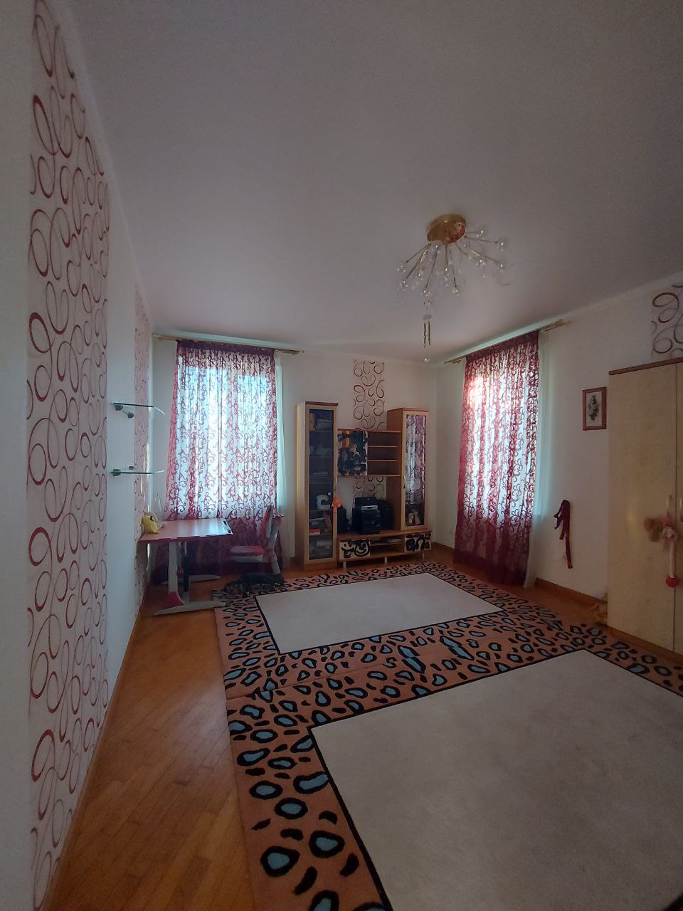 Дом на ул. Пилотная, 568 м², 650 000$ — FAKTOR