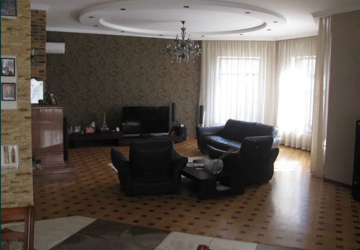 Дом на ул. Долгая, 350 м², 320 000$ — FAKTOR