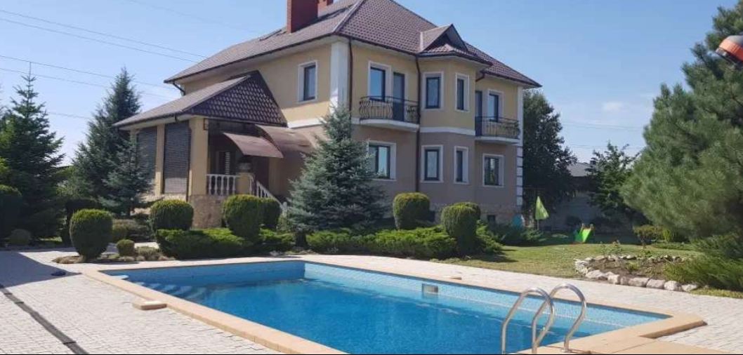 Дом на ул. Лесная, 300 м², 600 000$ — FAKTOR