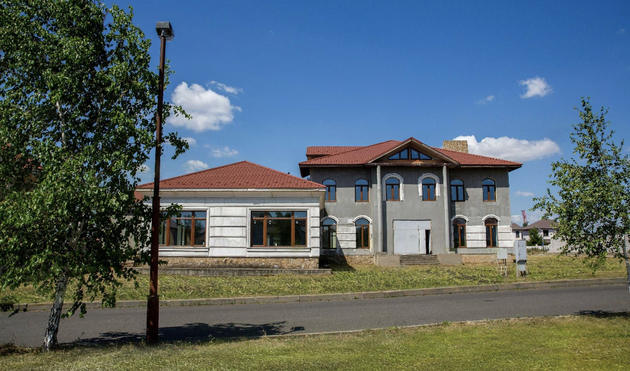 Дом на ул. Береговая, 1633 м², 1 100 000$ — FAKTOR