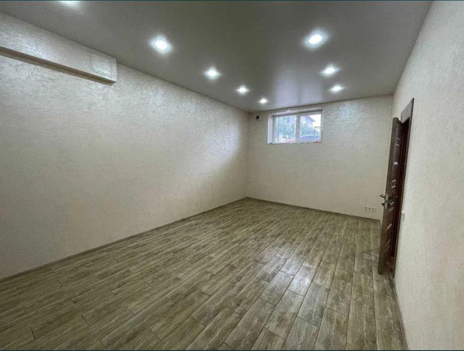 Коммерческая недвижимость на ул. Тихая, 90 м², 50 000$ — FAKTOR