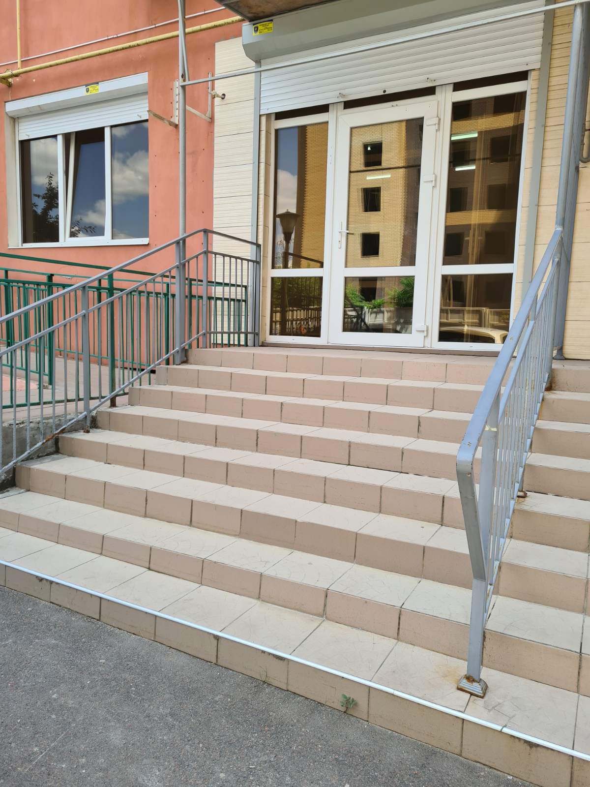Коммерческая недвижимость на ул. Михаила Грушевского, 50 м², 49 000$ — FAKTOR