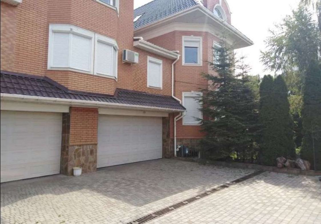 Дом на ул. Александра Невского, 940 м², 1 800 000$ — FAKTOR